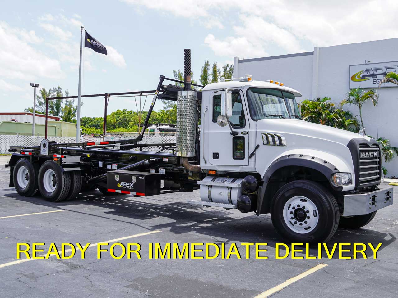 2008 MACK GRANITE ROLL OFF TRUCK FOR SALE - image 1 of 6