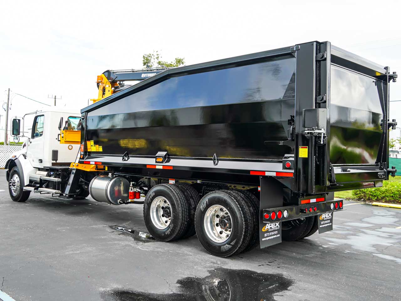 2025 PETERBILT 548 GRAPPLE TRUCK FOR SALE 2025 PETERBILT 548 GRAPPLE TRUCK FOR SALE - image 4 of 6