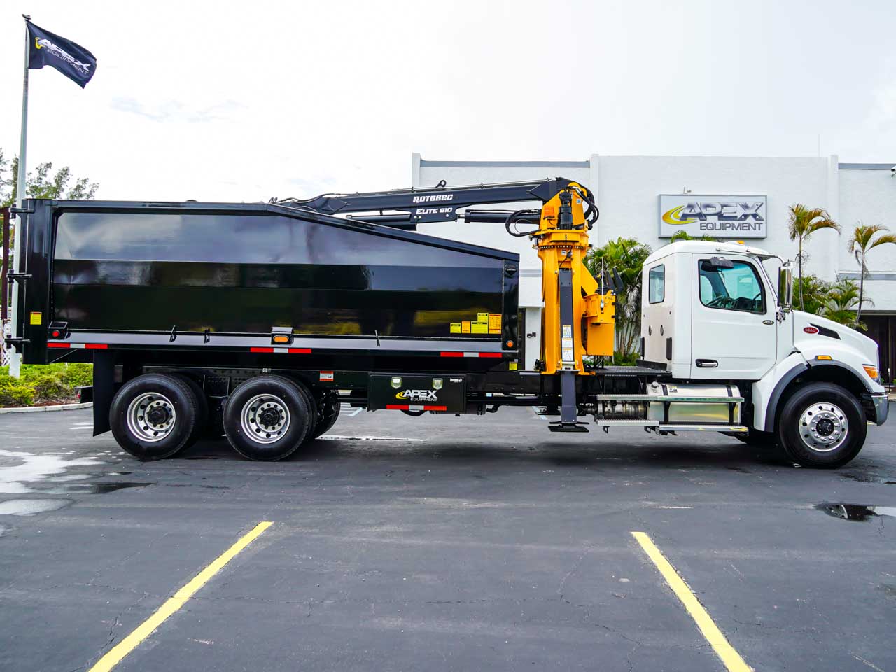 2025 PETERBILT 548 GRAPPLE TRUCK FOR SALE 2025 PETERBILT 548 GRAPPLE TRUCK FOR SALE - image 5 of 6