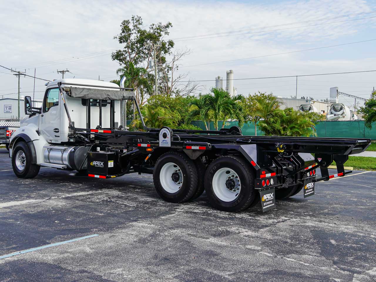 2023 Kenworth T880 - image 6