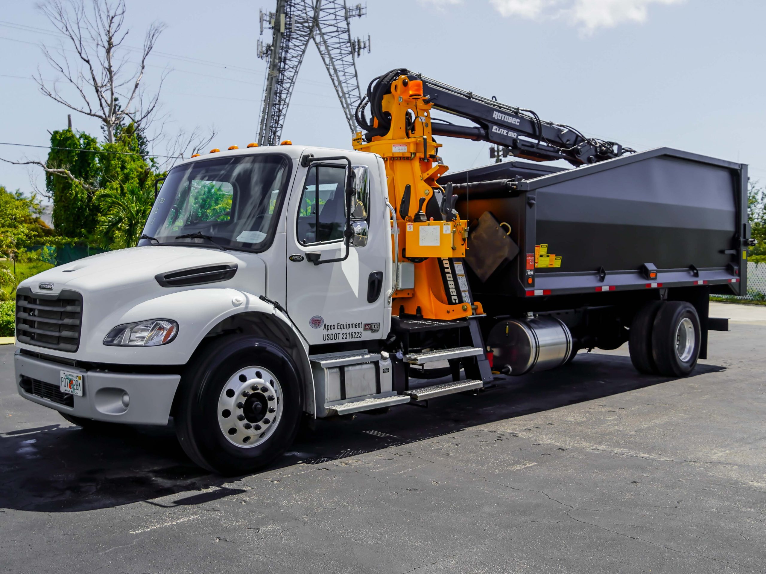 2025 Freightliner M2 106 — photo 2
