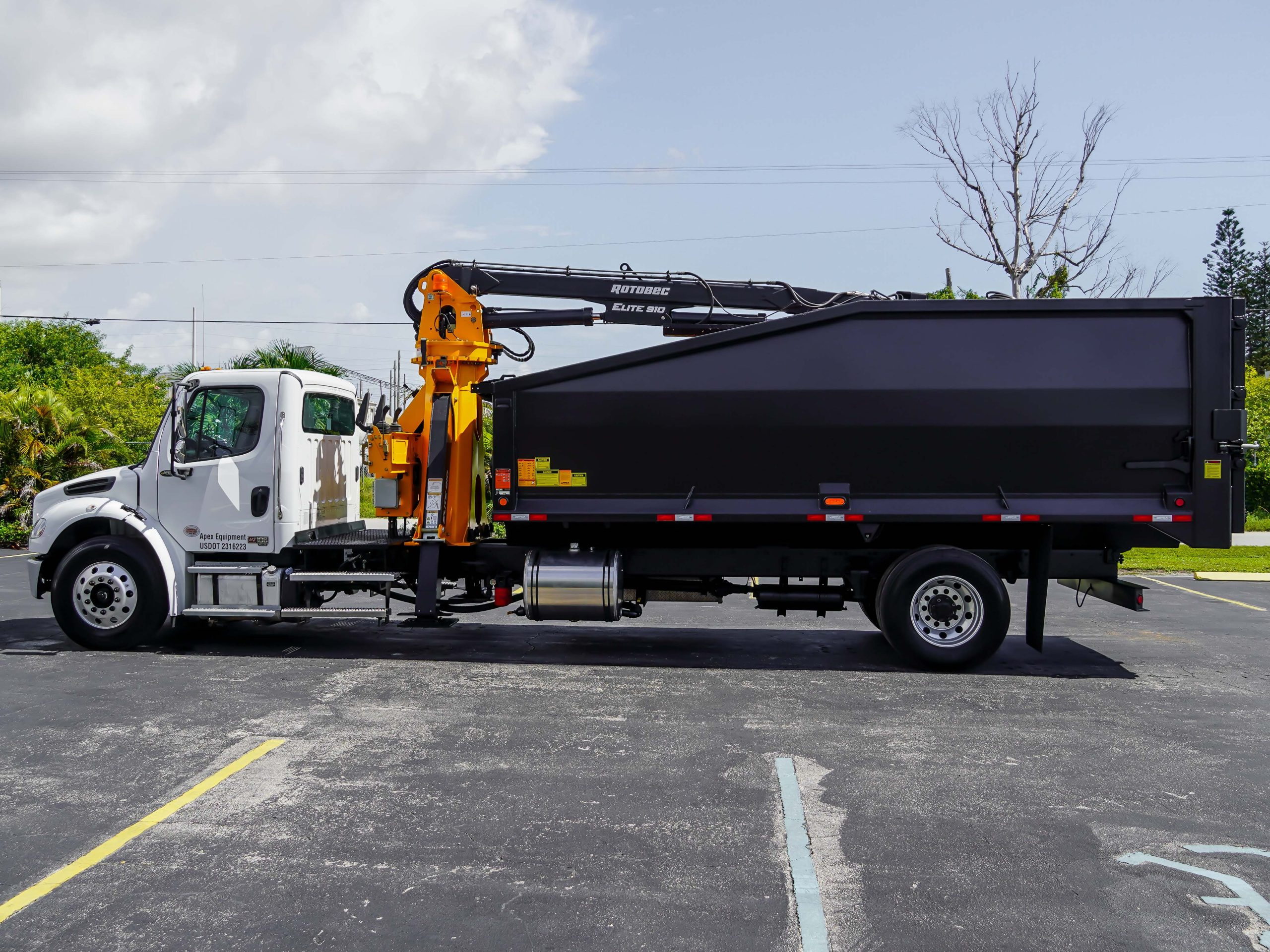 2025 Freightliner M2 106 — photo 6
