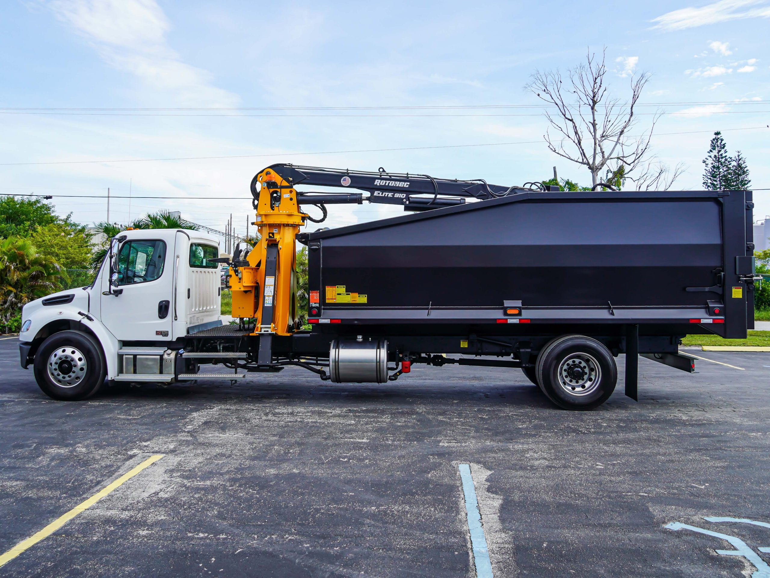 2025 Freightliner M2 106 — photo 6