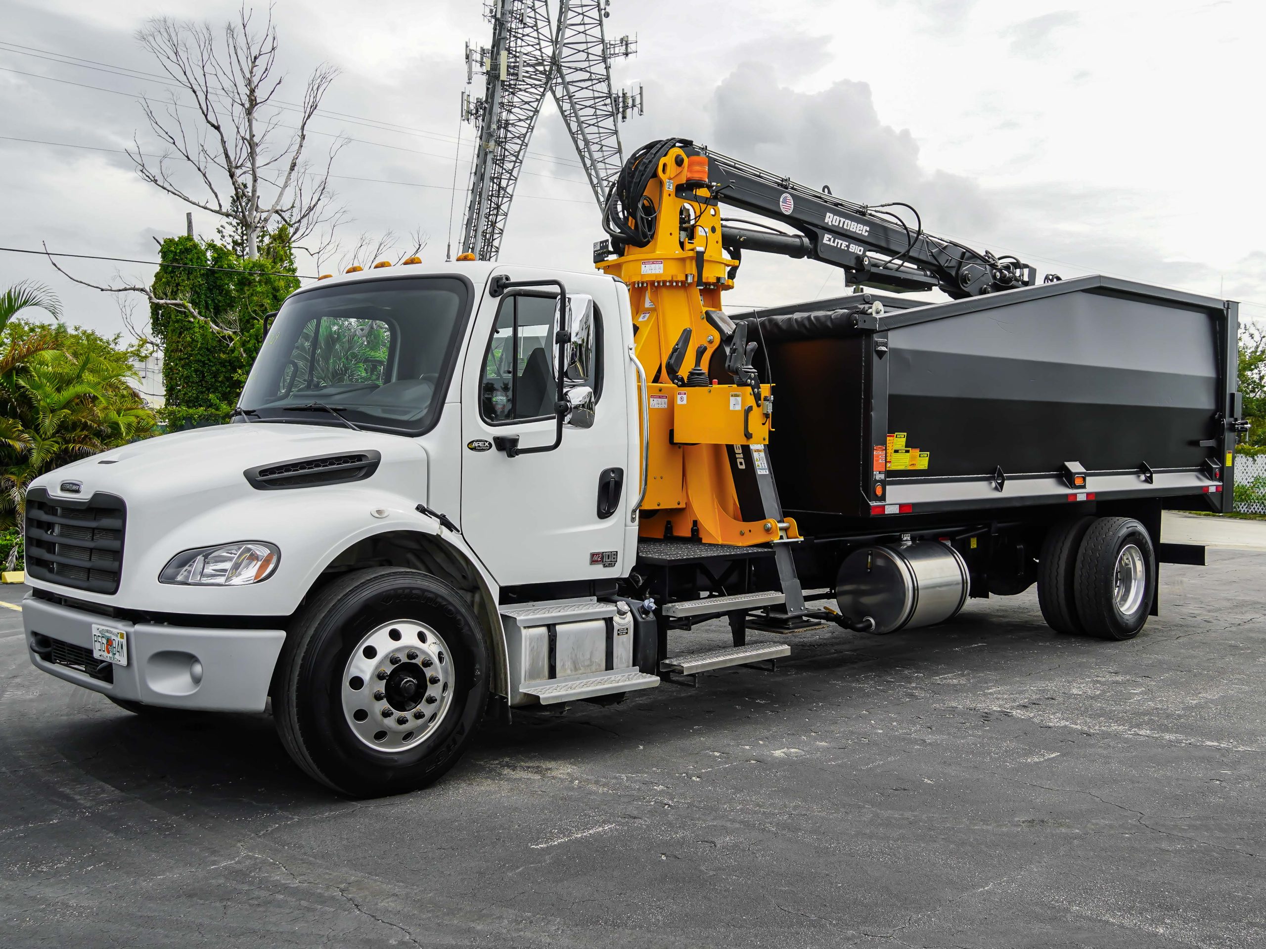 2025 Freightliner — photo 2