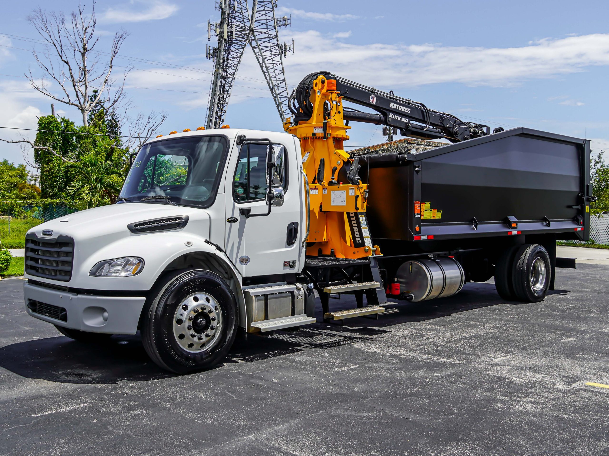 2025 Freightliner M2 106 — photo 2