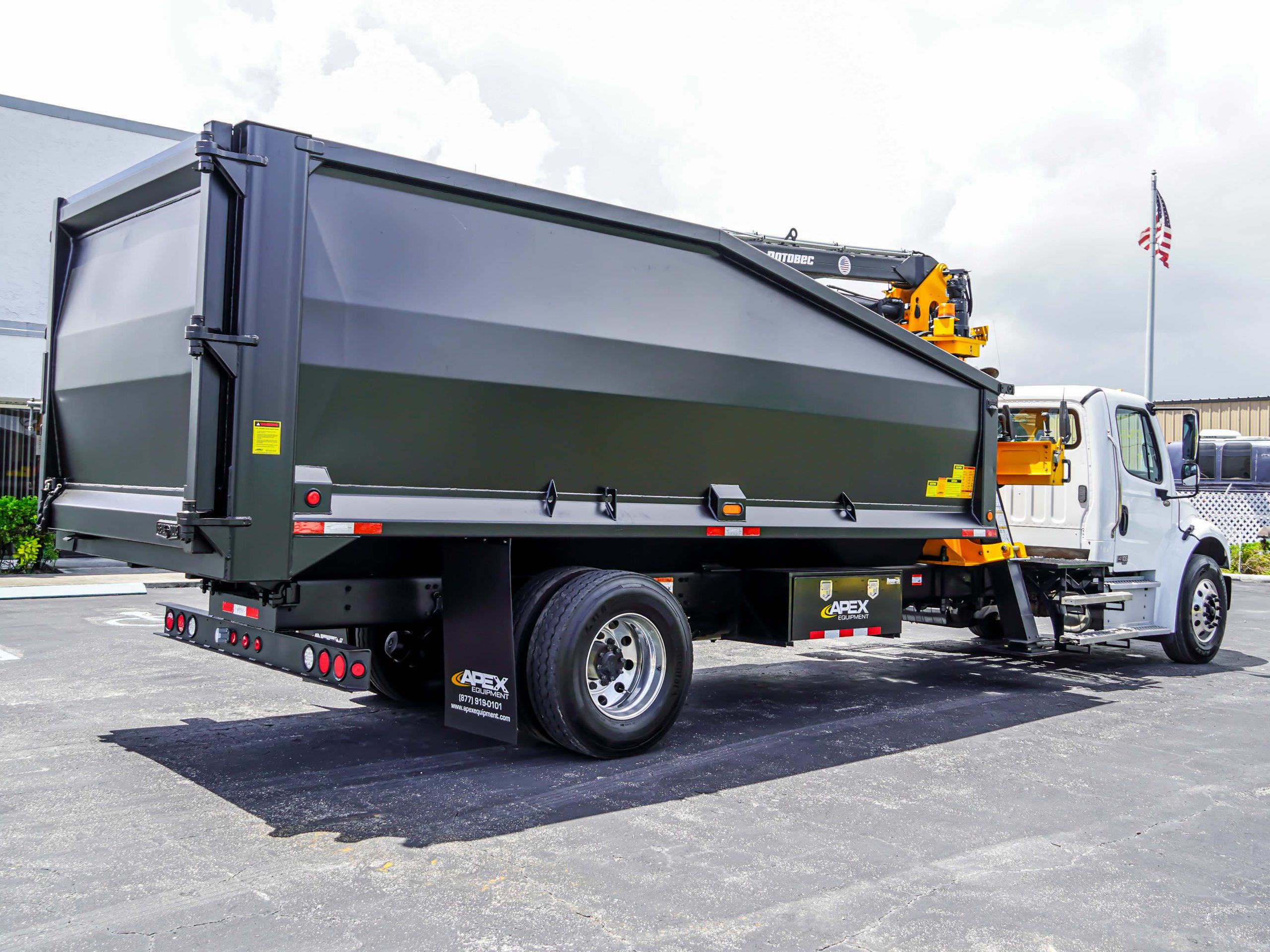 2025 Freightliner M2 106 — photo 3
