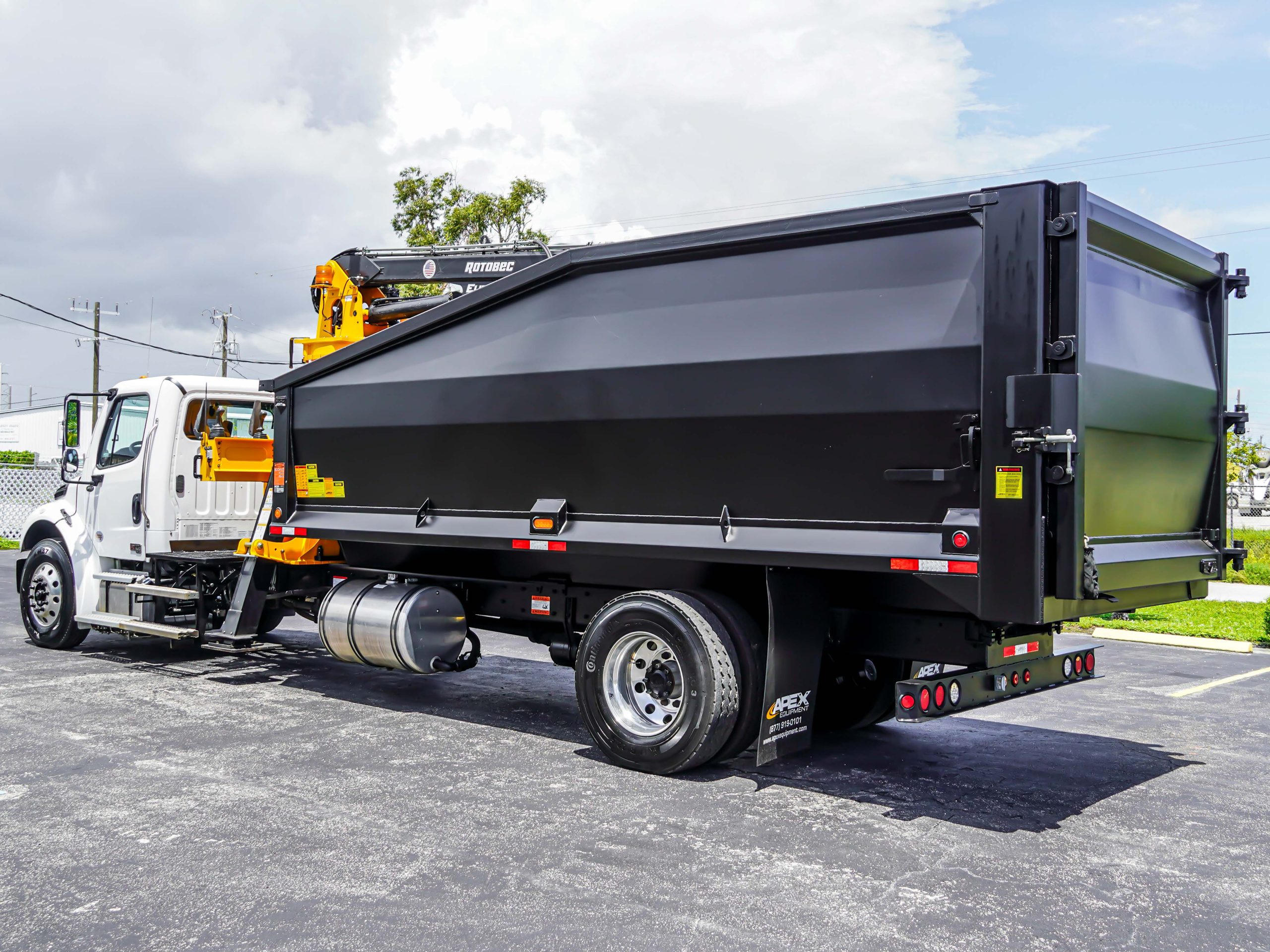 2025 Freightliner M2 106 — photo 4
