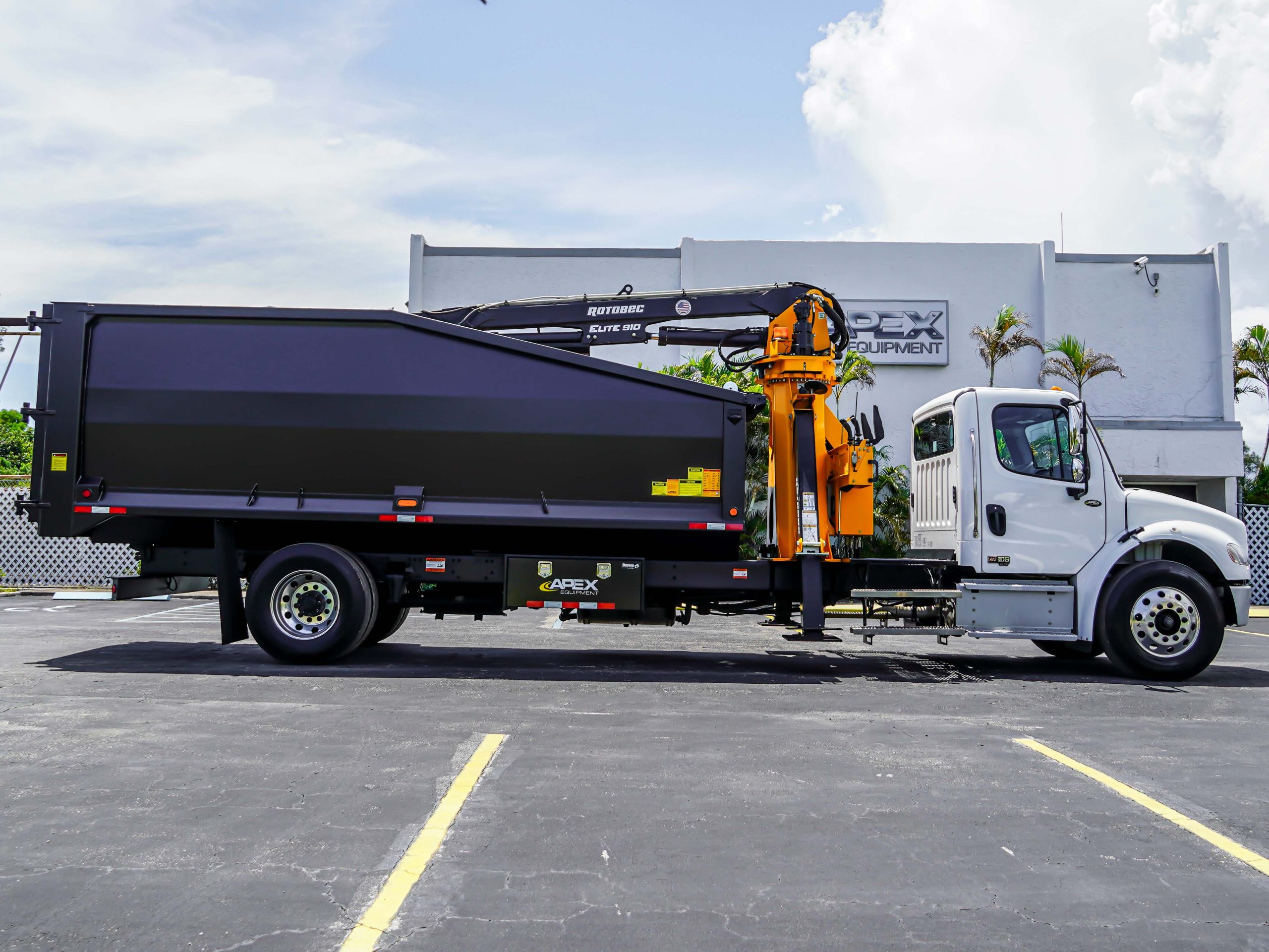 2025 Freightliner M2 106 — photo 5