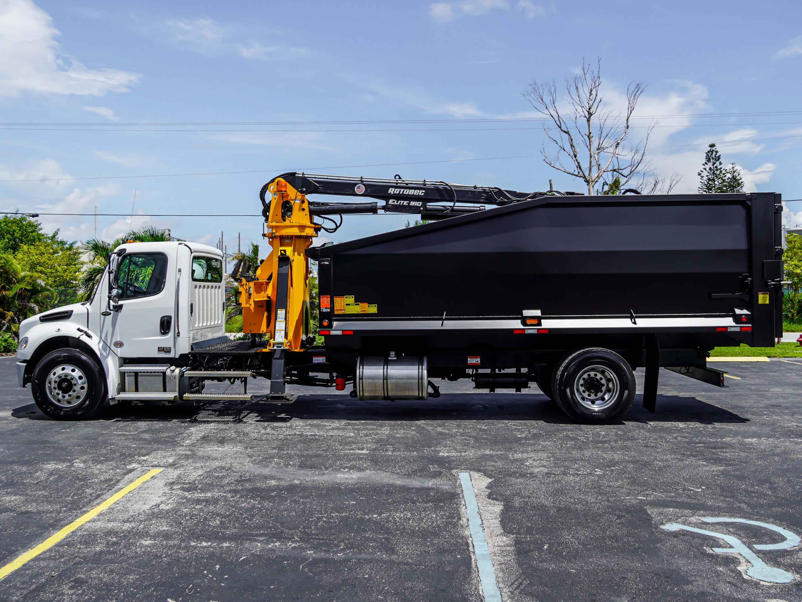 2025 Freightliner M2 106 — photo 6