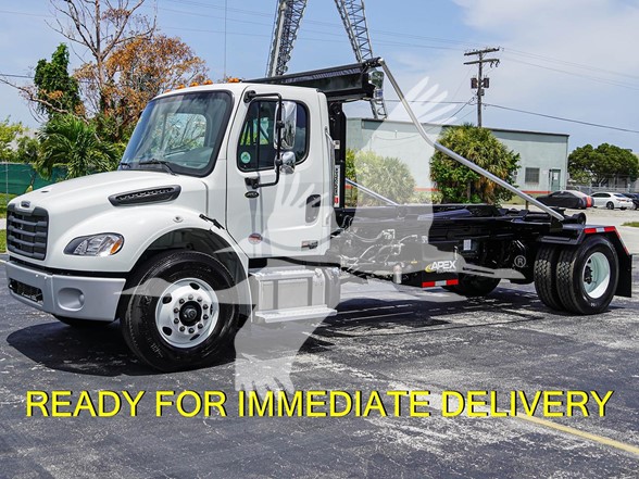 2025 BUSINESS CLASS M2 106 PLUS FREIGHTLINER - image 2 of 6