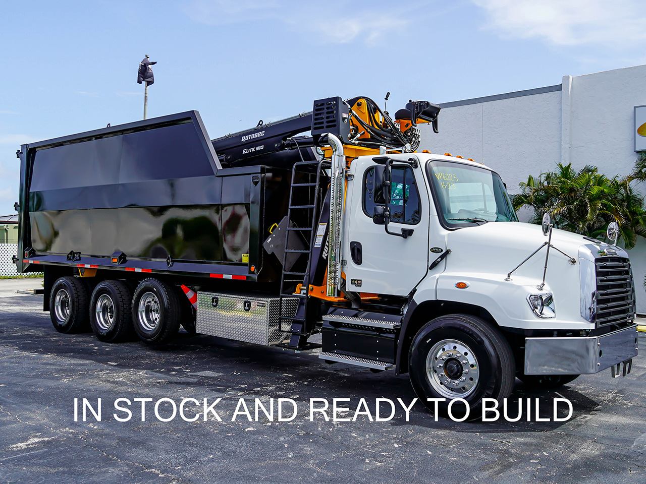 2026 FREIGHTLINER 114SD - image 2 of 6