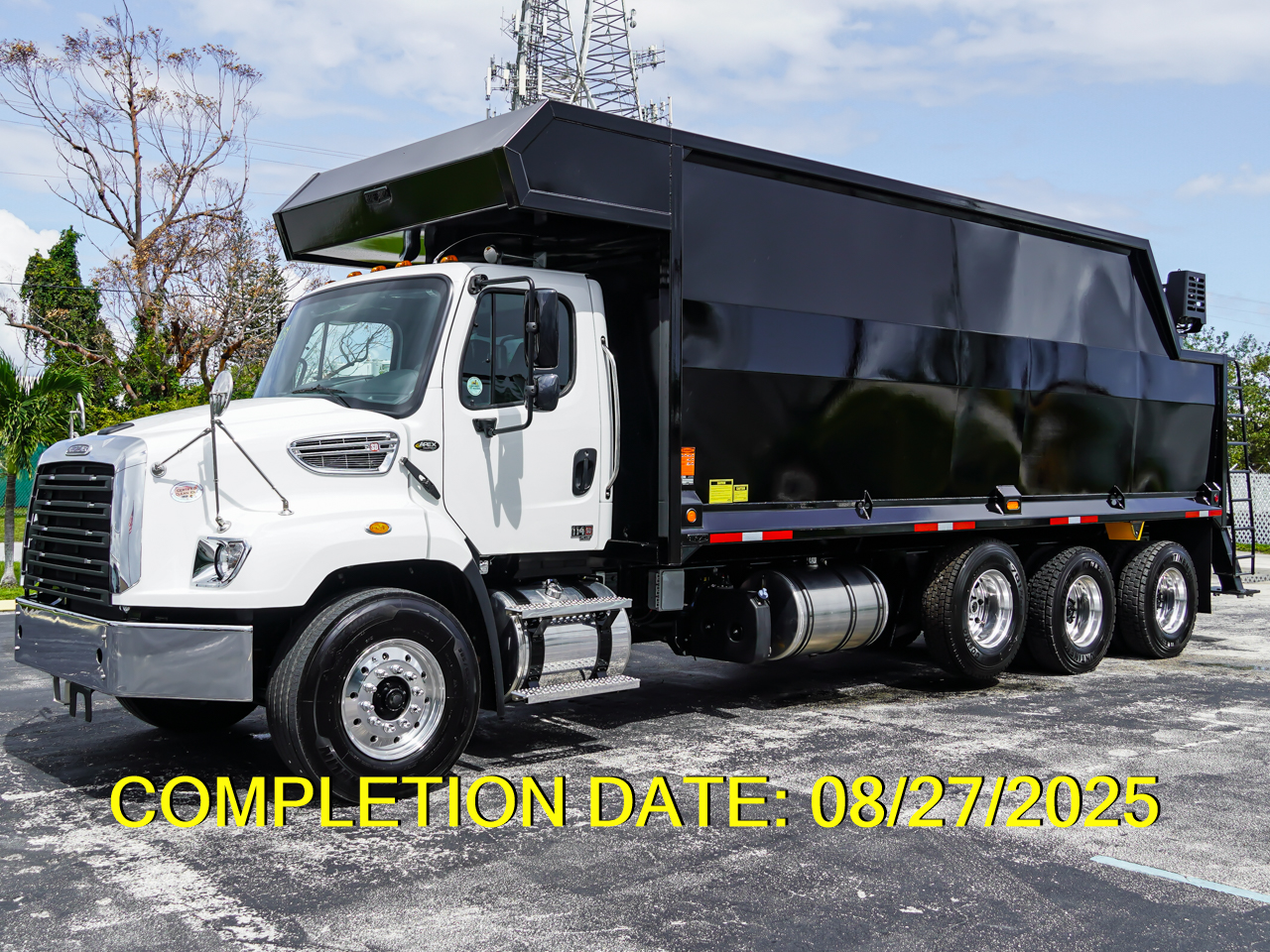 2026 FREIGHTLINER 114SD - image 3 of 6