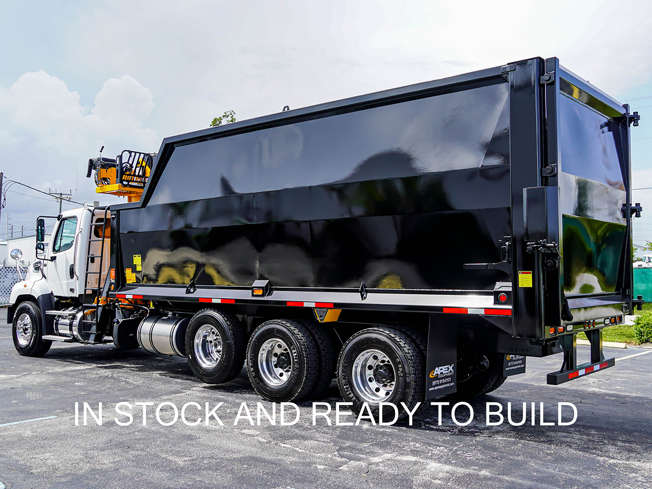 2026 FREIGHTLINER 114SD - image 5 of 6