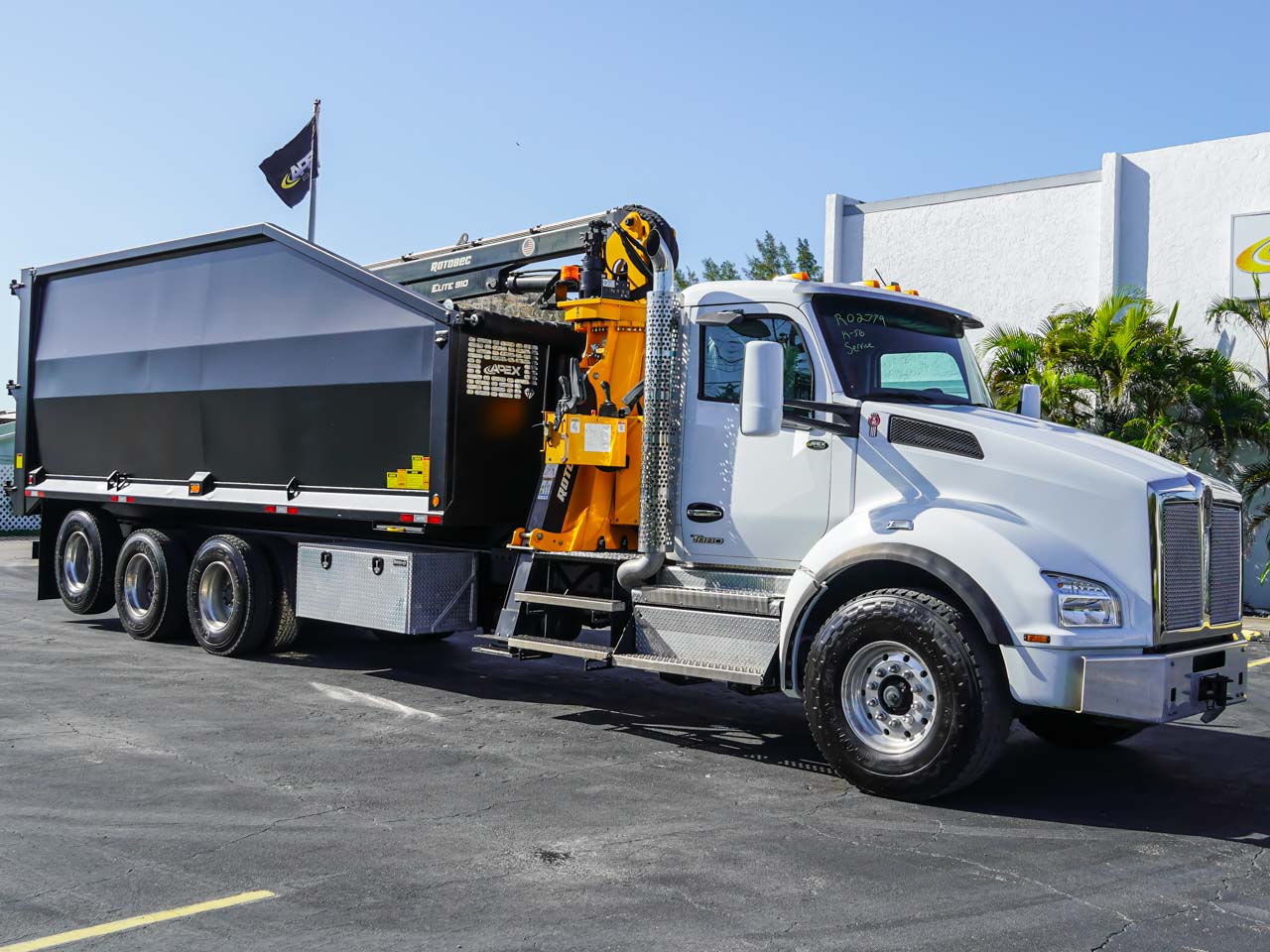 KENWORTH T880 GRAPPLE DUMP TRUCK KENWORTH T880 GRAPPLE DUMP TRUCK - image 1 of 6
