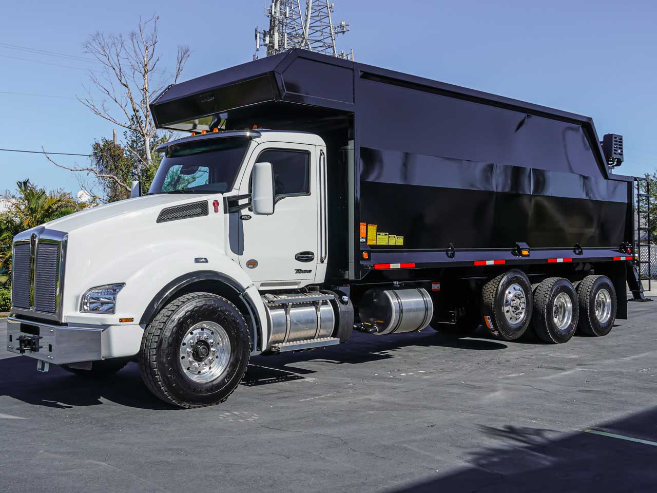 2025 KENWORTH T880 ROTOBEC GRAPPLE TRUCK 2025 KENWORTH T880 ROTOBEC GRAPPLE TRUCK - image 2 of 6