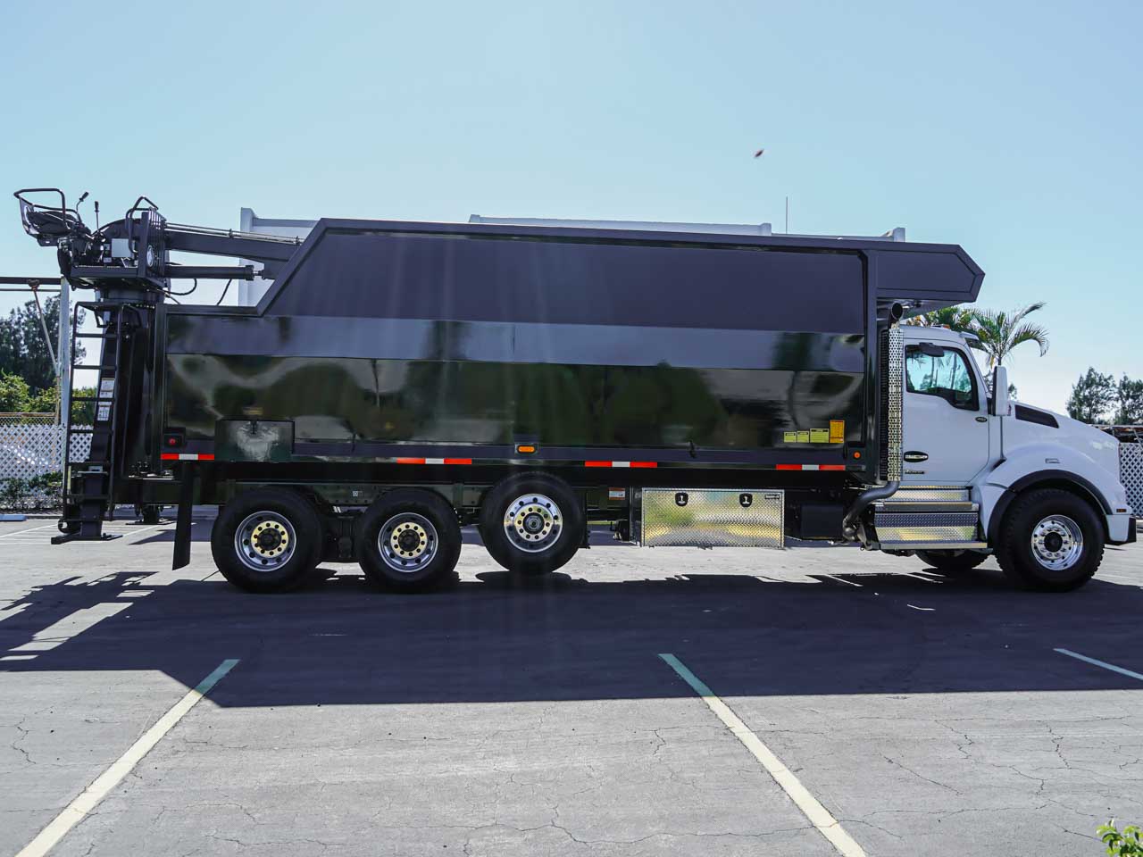 2025 KENWORTH T880 ROTOBEC GRAPPLE TRUCK 2025 KENWORTH T880 ROTOBEC GRAPPLE TRUCK - image 5 of 6