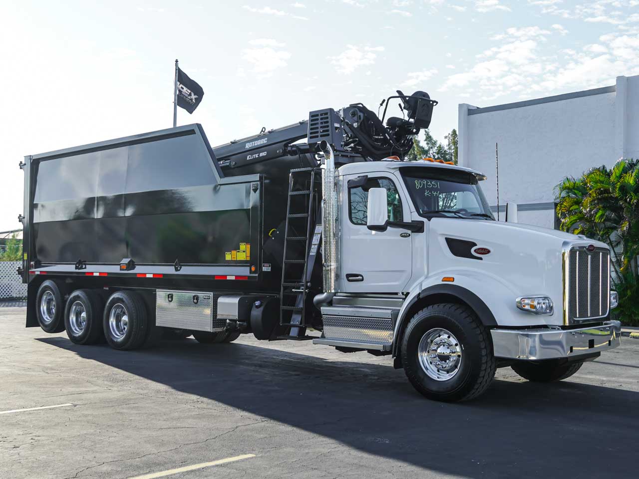 2026 PETERBILT 567 GRAPPLE TRUCK FOR SALE - image 2 of 6