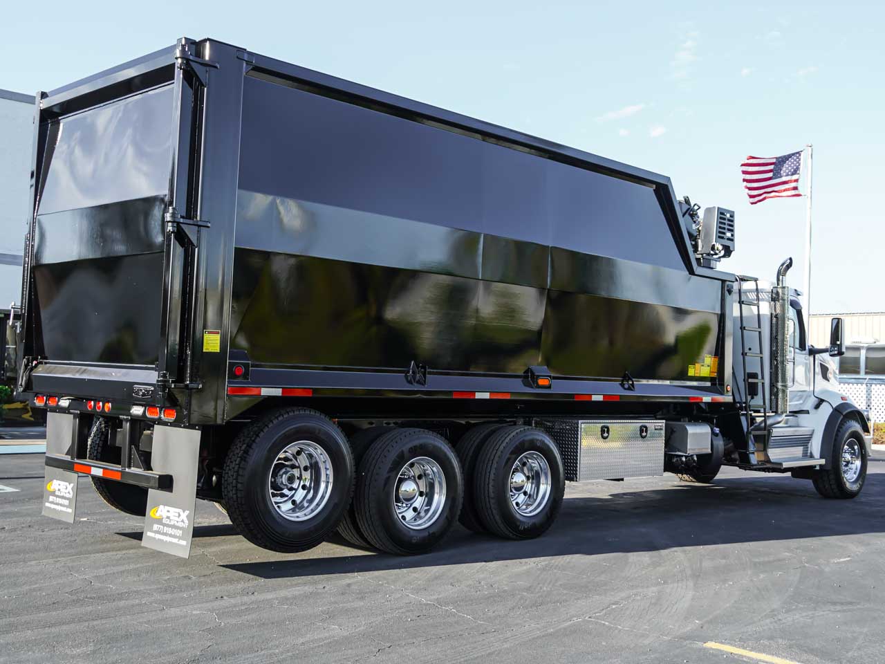 2026 PETERBILT 567 GRAPPLE TRUCK FOR SALE - image 4 of 6