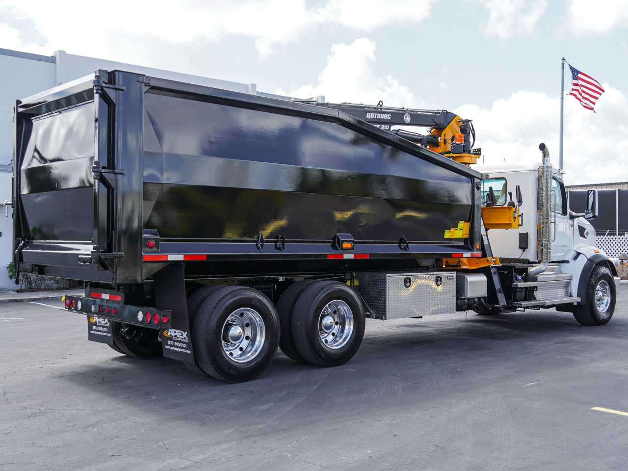 2026 PETERBILT 567 GRAPPLE TRUCK FOR SALE - image 4 of 6