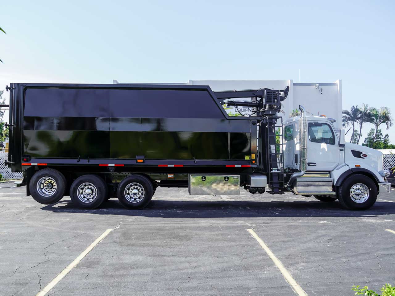 2026 PETERBILT 567 GRAPPLE TRUCK FOR SALE 2026 PETERBILT 567 GRAPPLE TRUCK FOR SALE - image 3 of 6