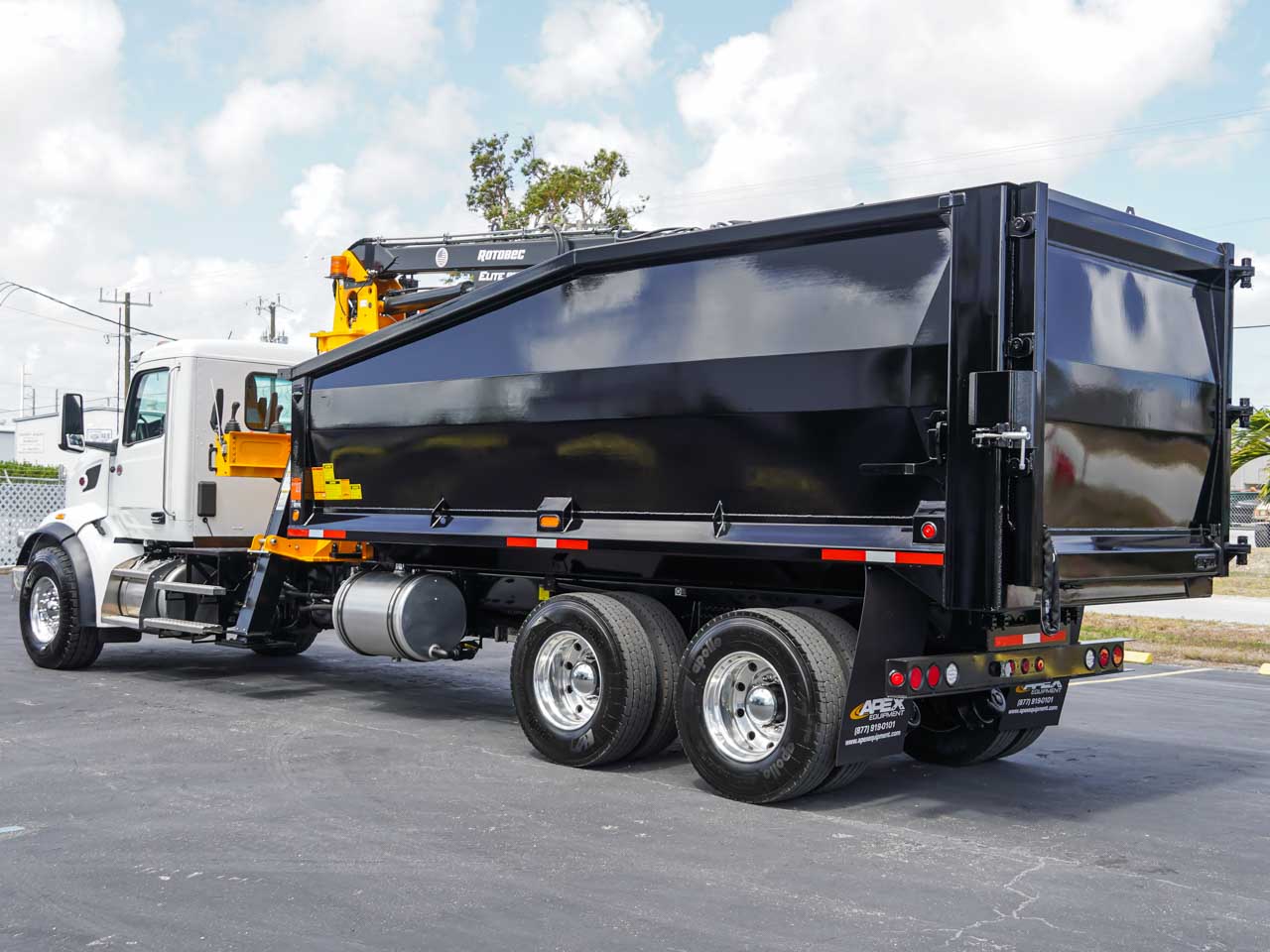 2026 PETERBILT 567 GRAPPLE TRUCK FOR SALE - image 5 of 6