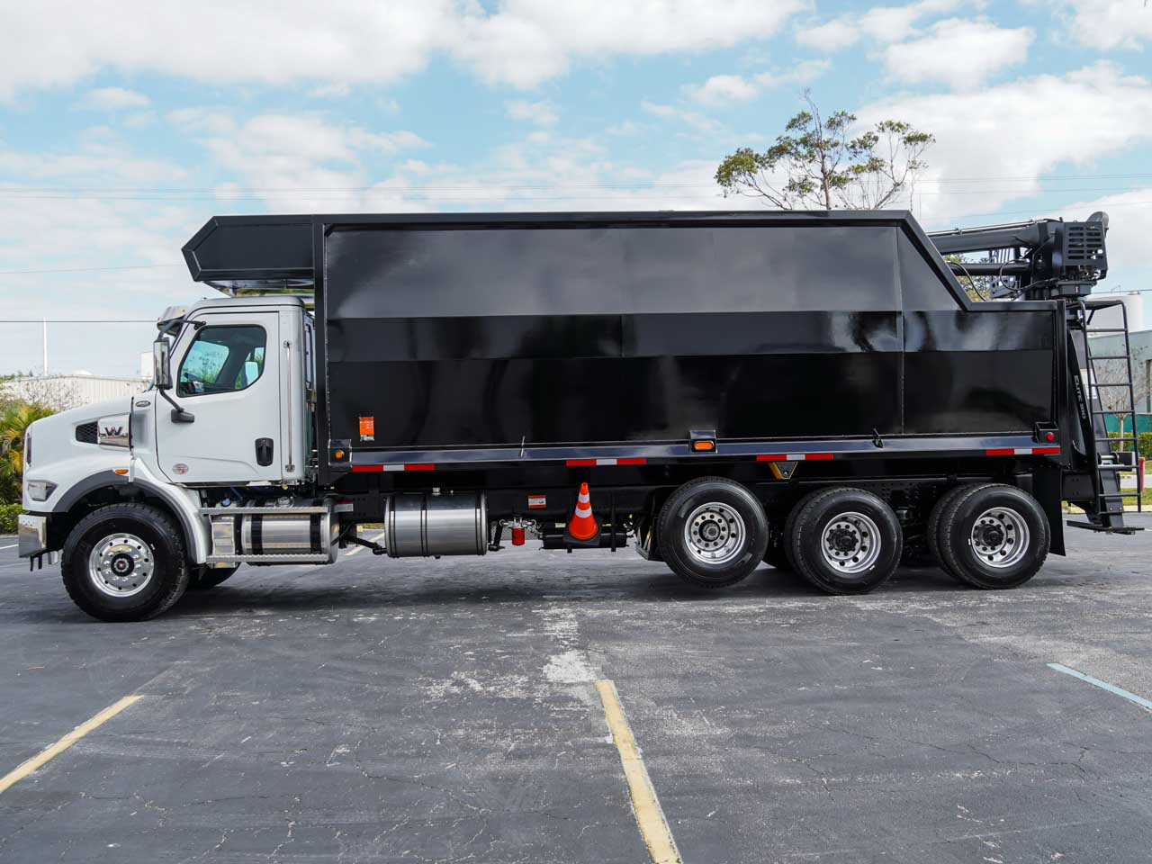 2026 47X WESTERN STAR GRAPPLE TRUCK FOR SALE 2026 47X WESTERN STAR GRAPPLE TRUCK FOR SALE - image 4 of 6