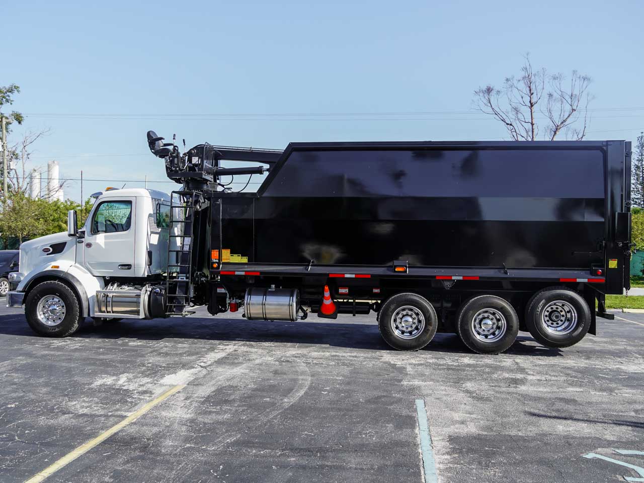 2026 PETERBILT 567 GRAPPLE TRUCK FOR SALE 2026 PETERBILT 567 GRAPPLE TRUCK FOR SALE - image 4 of 6