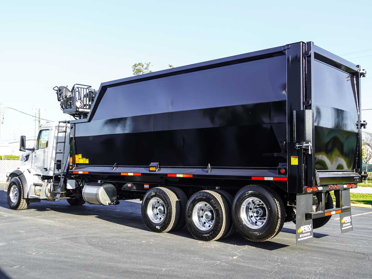 2026 PETERBILT 567 GRAPPLE TRUCK FOR SALE - image 5 of 6