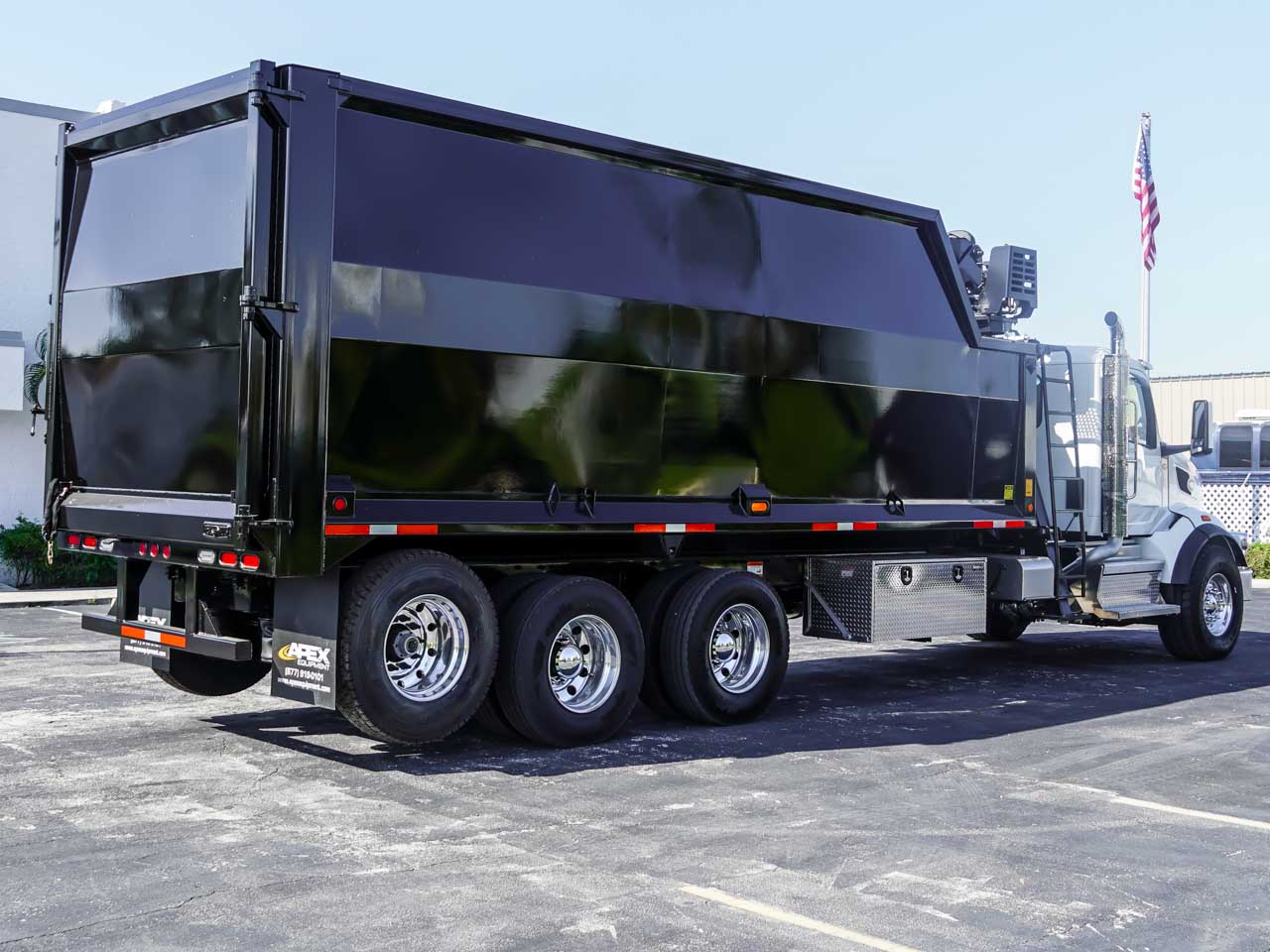 2026 PETERBILT 567 GRAPPLE TRUCK FOR SALE 2026 PETERBILT 567 GRAPPLE TRUCK FOR SALE - image 5 of 6