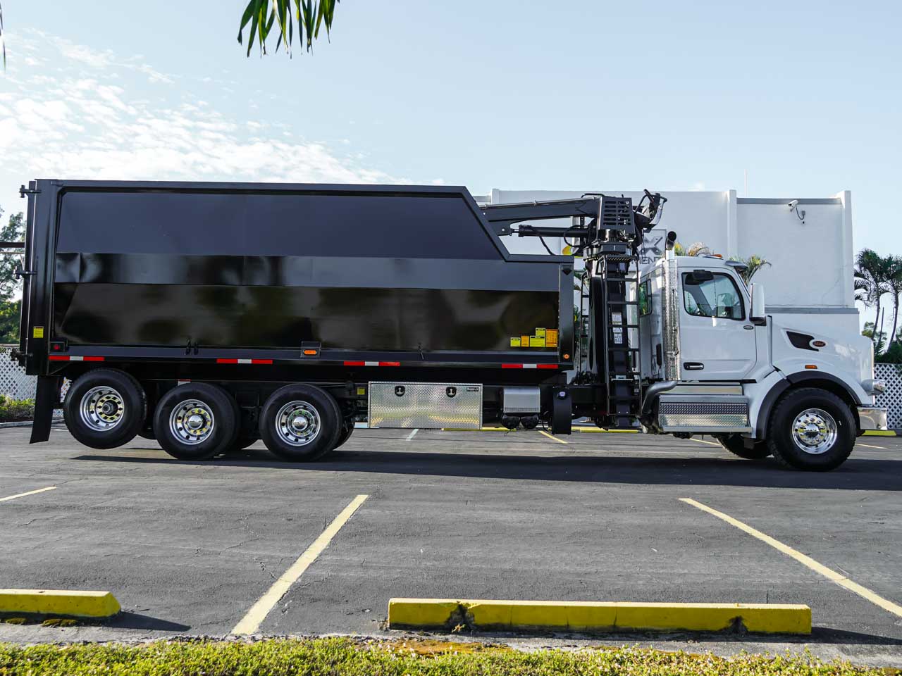 2026 PETERBILT 567 GRAPPLE TRUCK FOR SALE - image 6 of 6