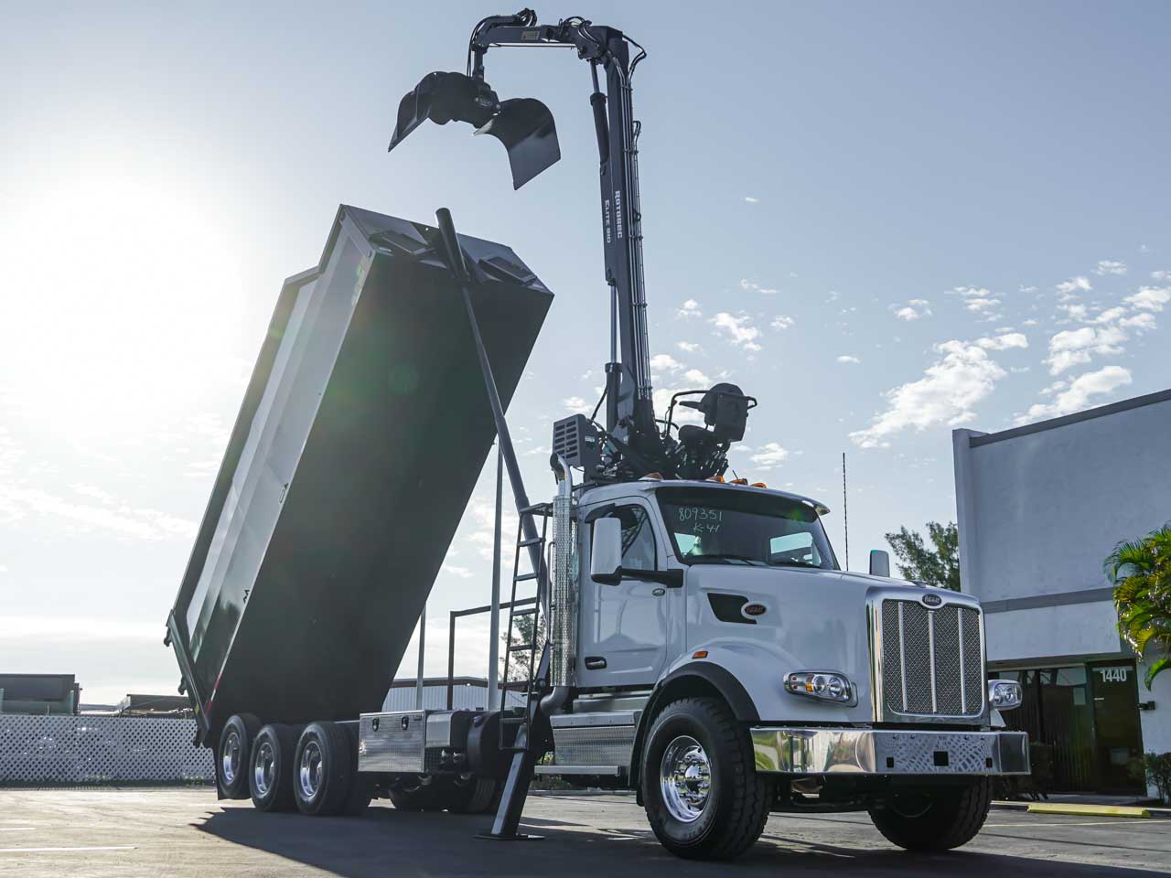 2026 PETERBILT 567 GRAPPLE TRUCK FOR SALE - image 6 of 6