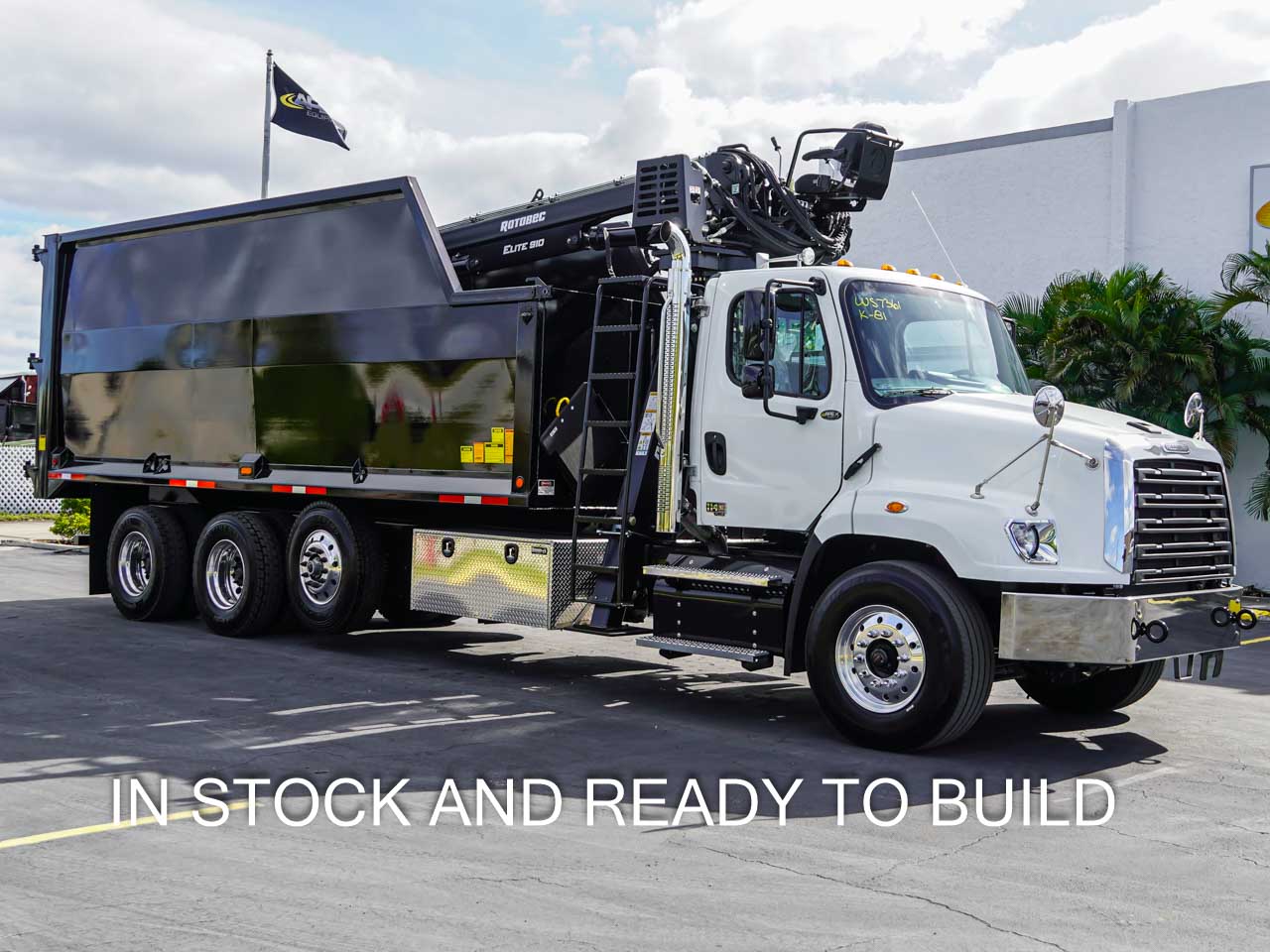 2026 FREIGHTLINER 114SD GRAPPLE TRUCK - image 1 of 6