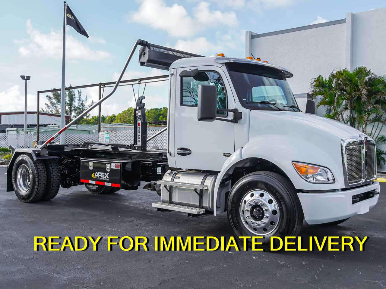 2026 KENWORTH T380 HOOKLIFT TRUCK FOR SALE - image 1 of 6