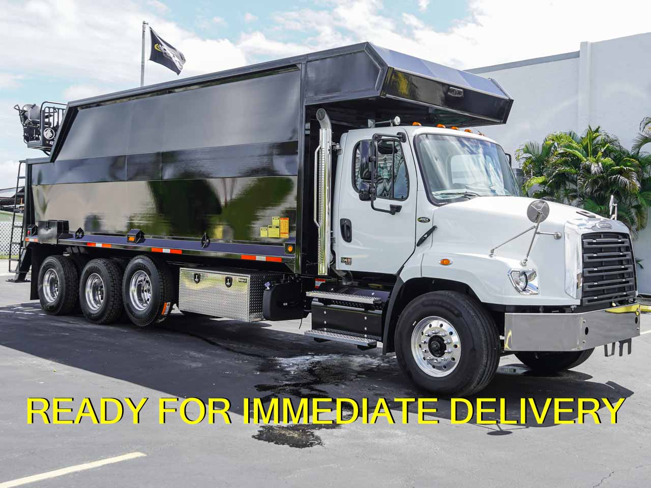 2026 FREIGHTLINER 114SD GRAPPLE TRUCK - image 1 of 6