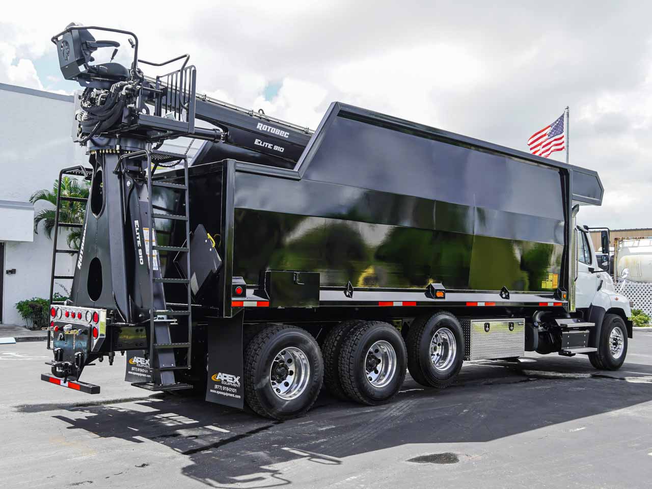 2026 FREIGHTLINER 114SD GRAPPLE TRUCK - image 3 of 6