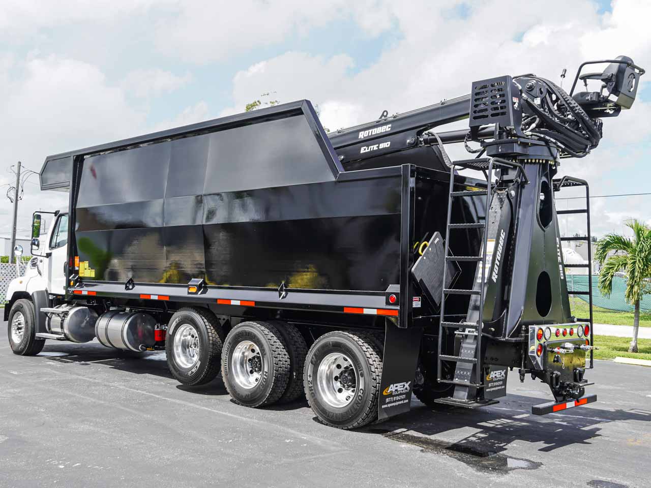 2026 FREIGHTLINER 114SD GRAPPLE TRUCK - image 4 of 6