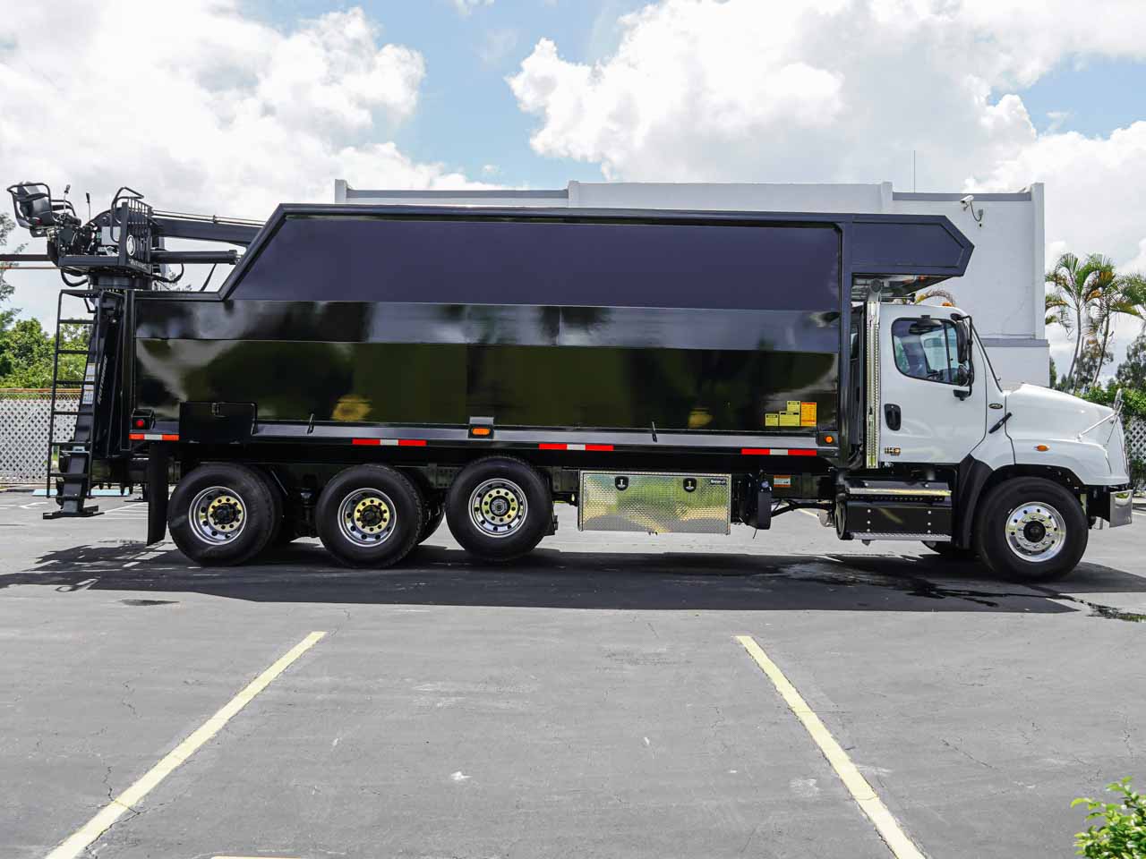 2026 FREIGHTLINER 114SD GRAPPLE TRUCK - image 5 of 6