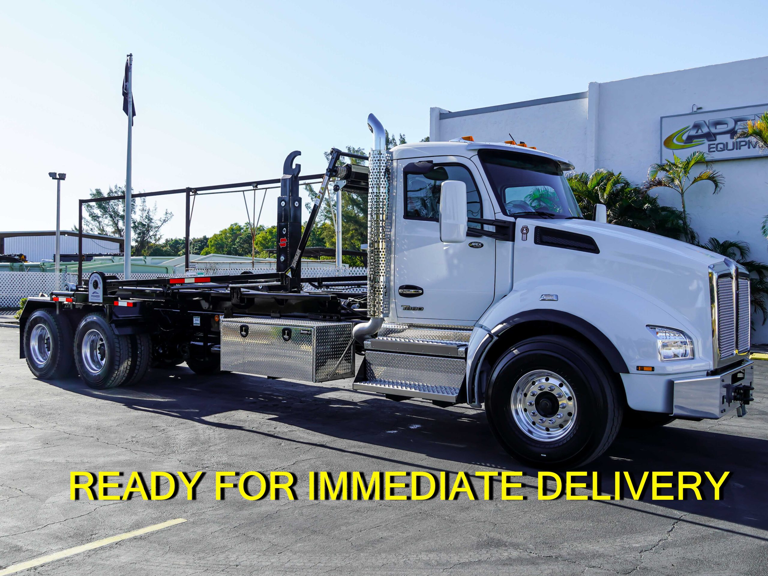 2026 KENWORTH T880 HOOKLIFT TRUCK FOR SALE 2026 KENWORTH T880 HOOKLIFT TRUCK FOR SALE - image 1 of 6