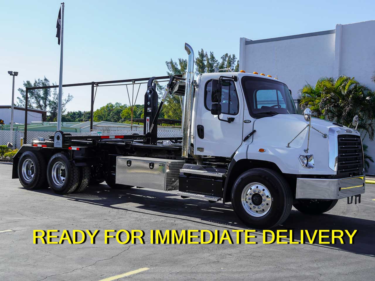 2026 FREIGHTLINER 114SD HOOKLIFT TRUCK FOR SALE 2026 FREIGHTLINER 114SD HOOKLIFT TRUCK FOR SALE - image 1 of 6