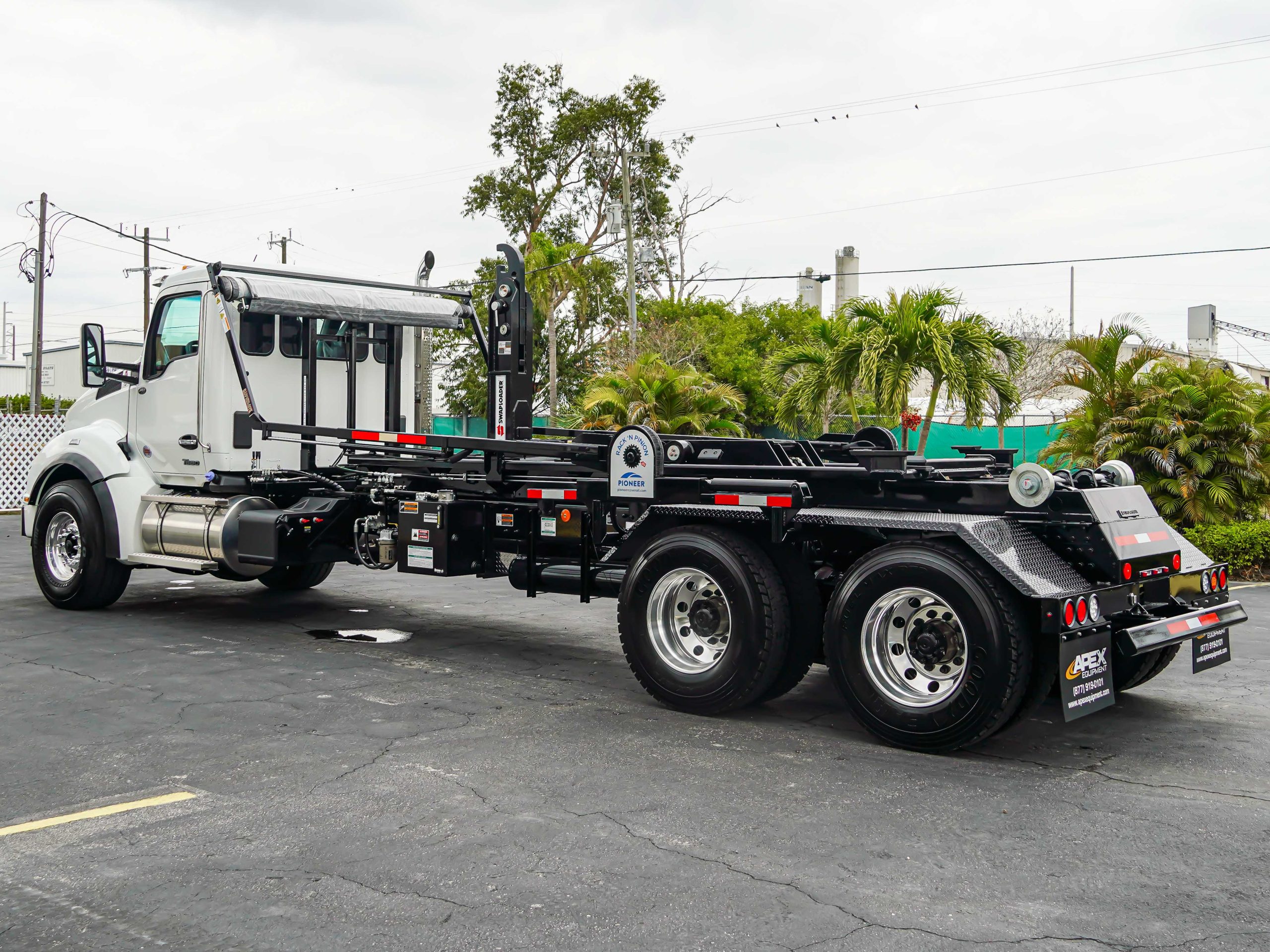 2026 KENWORTH T880 HOOKLIFT TRUCK FOR SALE 2026 KENWORTH T880 HOOKLIFT TRUCK FOR SALE - image 4 of 6