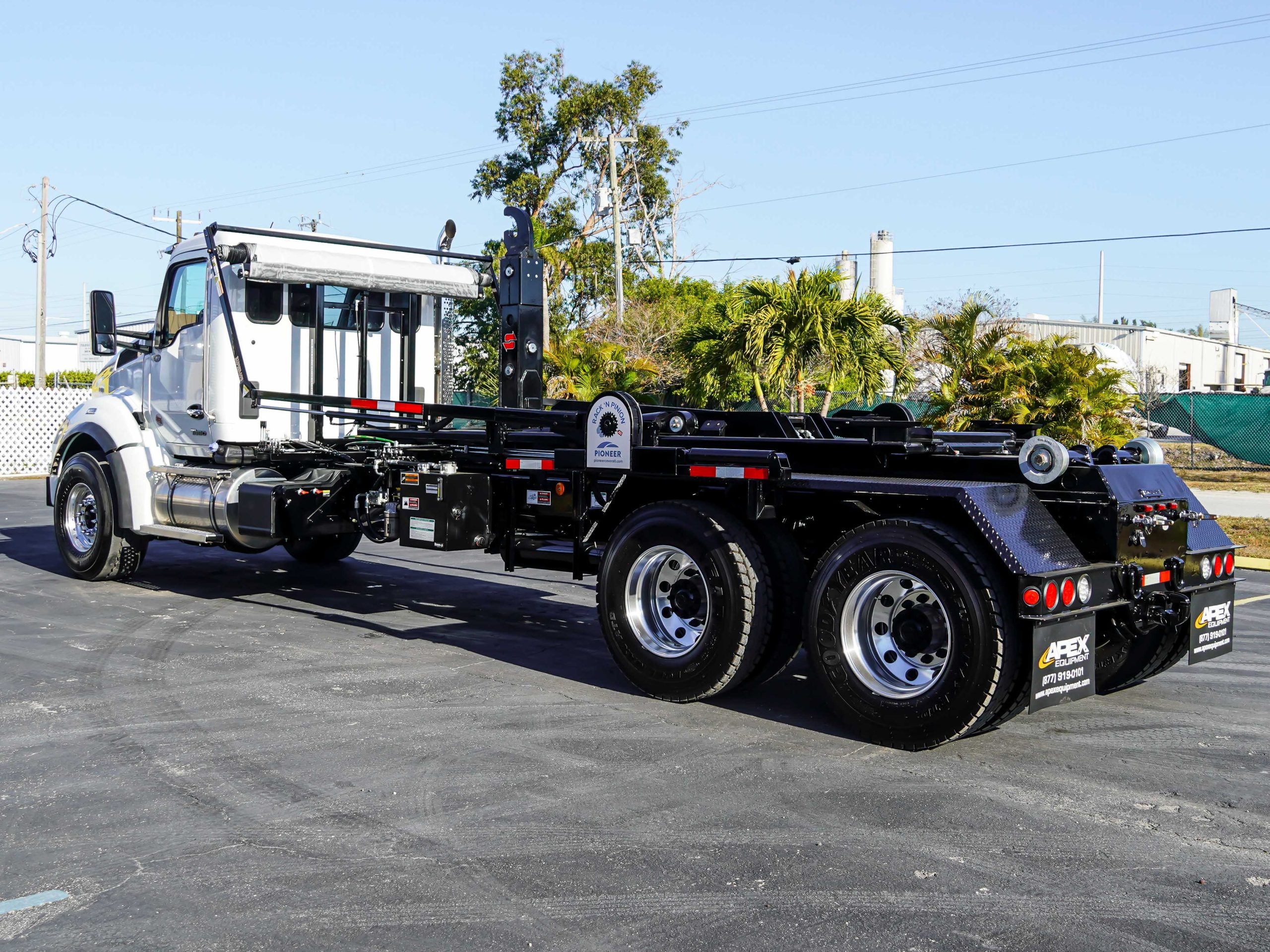 2026 KENWORTH T880 HOOKLIFT TRUCK FOR SALE 2026 KENWORTH T880 HOOKLIFT TRUCK FOR SALE - image 4 of 6