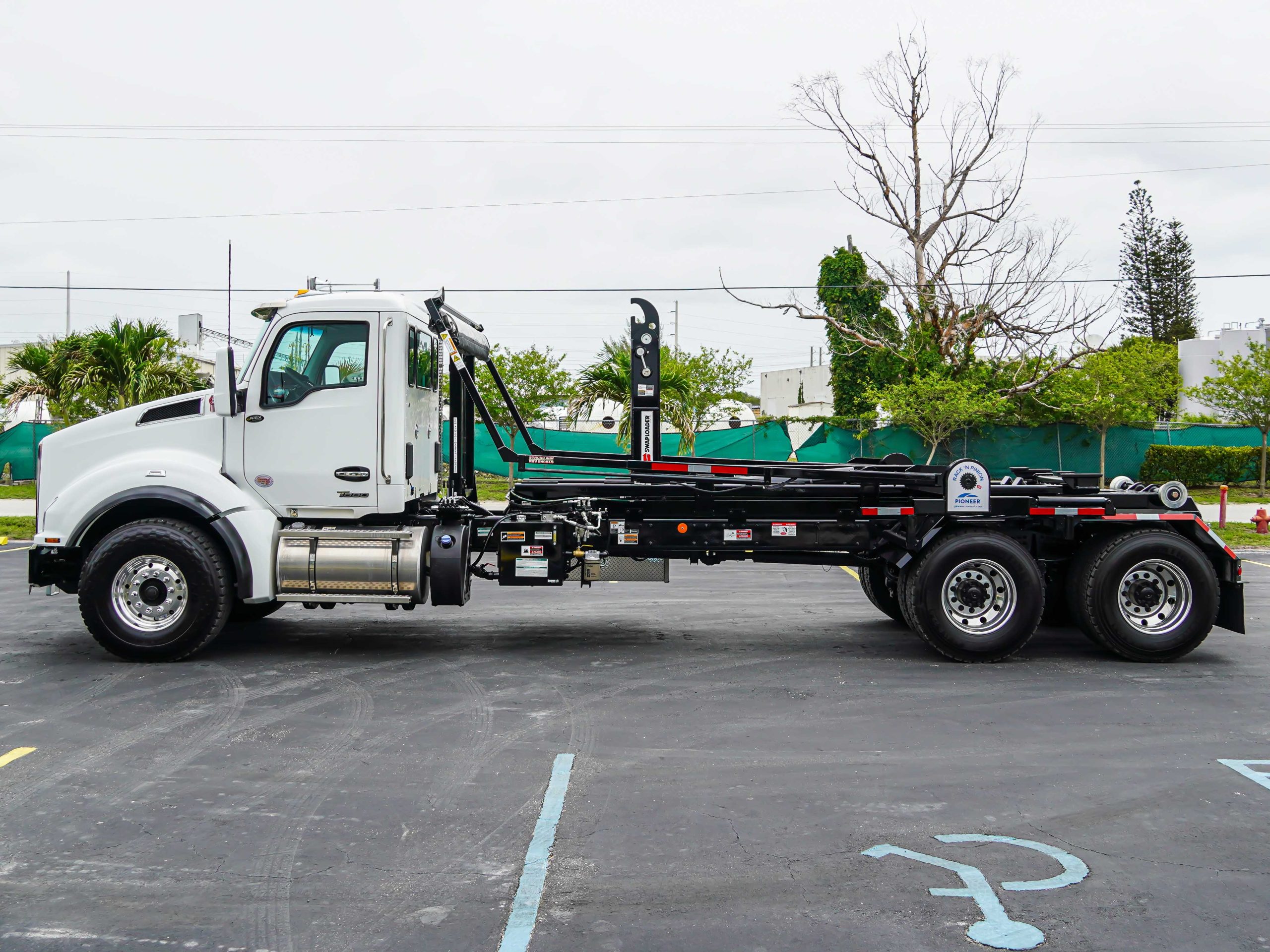 2026 KENWORTH T880 HOOKLIFT TRUCK FOR SALE - image 4 of 4