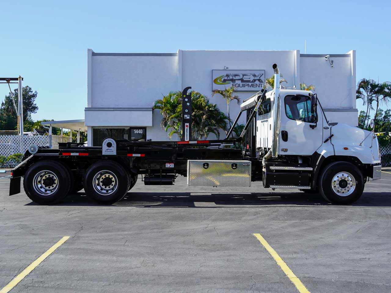2025 Freightliner - image 5
