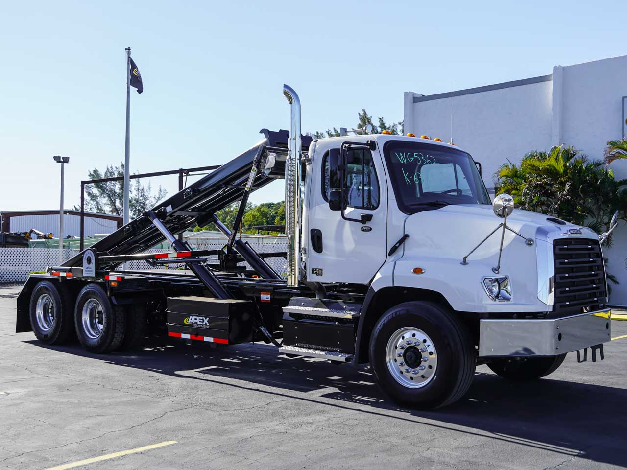 2026 FREIGHTLINER 114SD ROLL OFF TRUCK FOR SALE - image 1 of 6