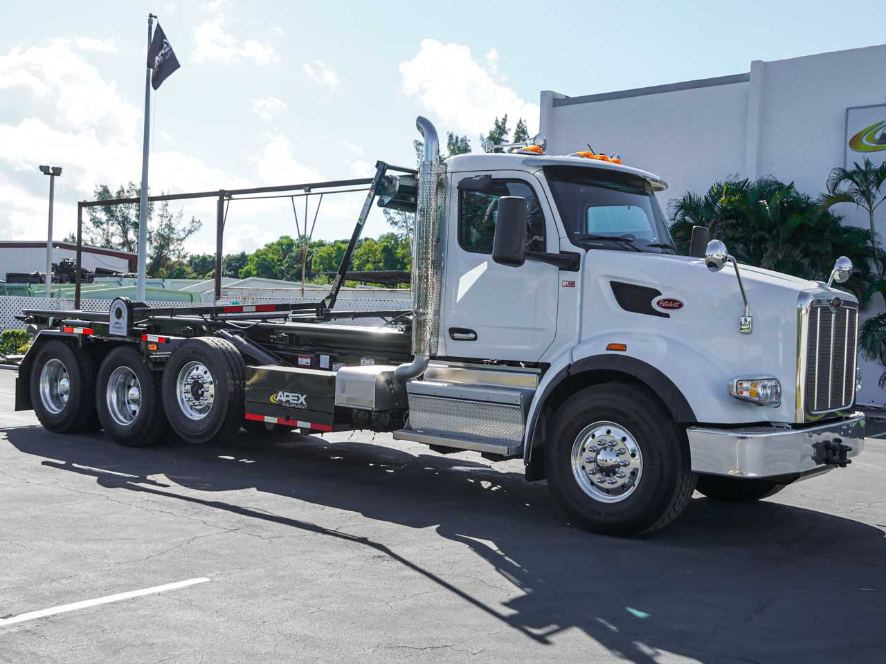 2026 PETERBILT 567 ROLL OFF TRUCK FOR SALE 2026 PETERBILT 567 ROLL OFF TRUCK FOR SALE - image 2 of 6