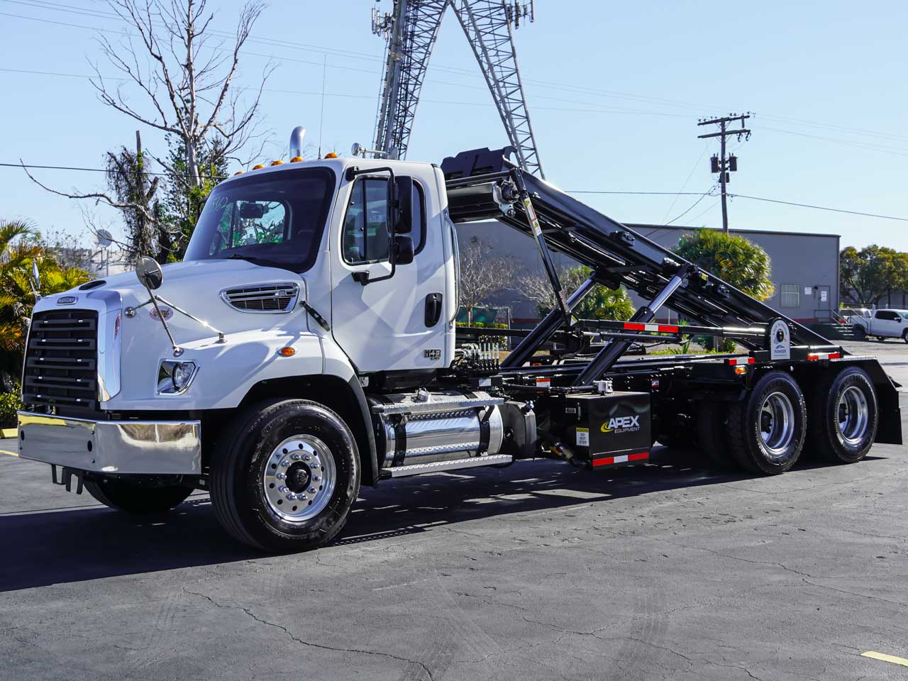 2025 Peterbilt - image 2