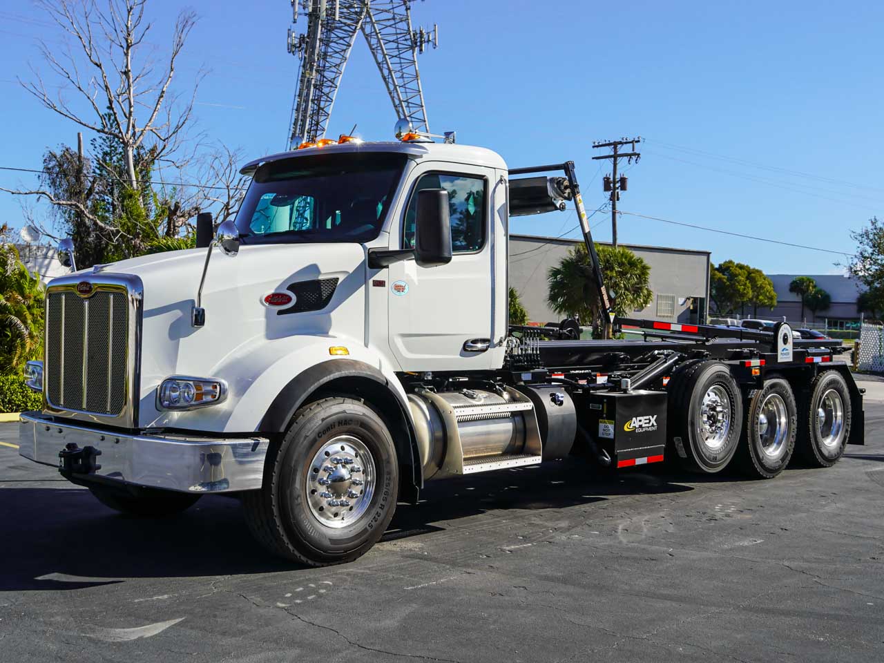 2026 PETERBILT 567 ROLL OFF TRUCK FOR SALE 2026 PETERBILT 567 ROLL OFF TRUCK FOR SALE - image 3 of 6