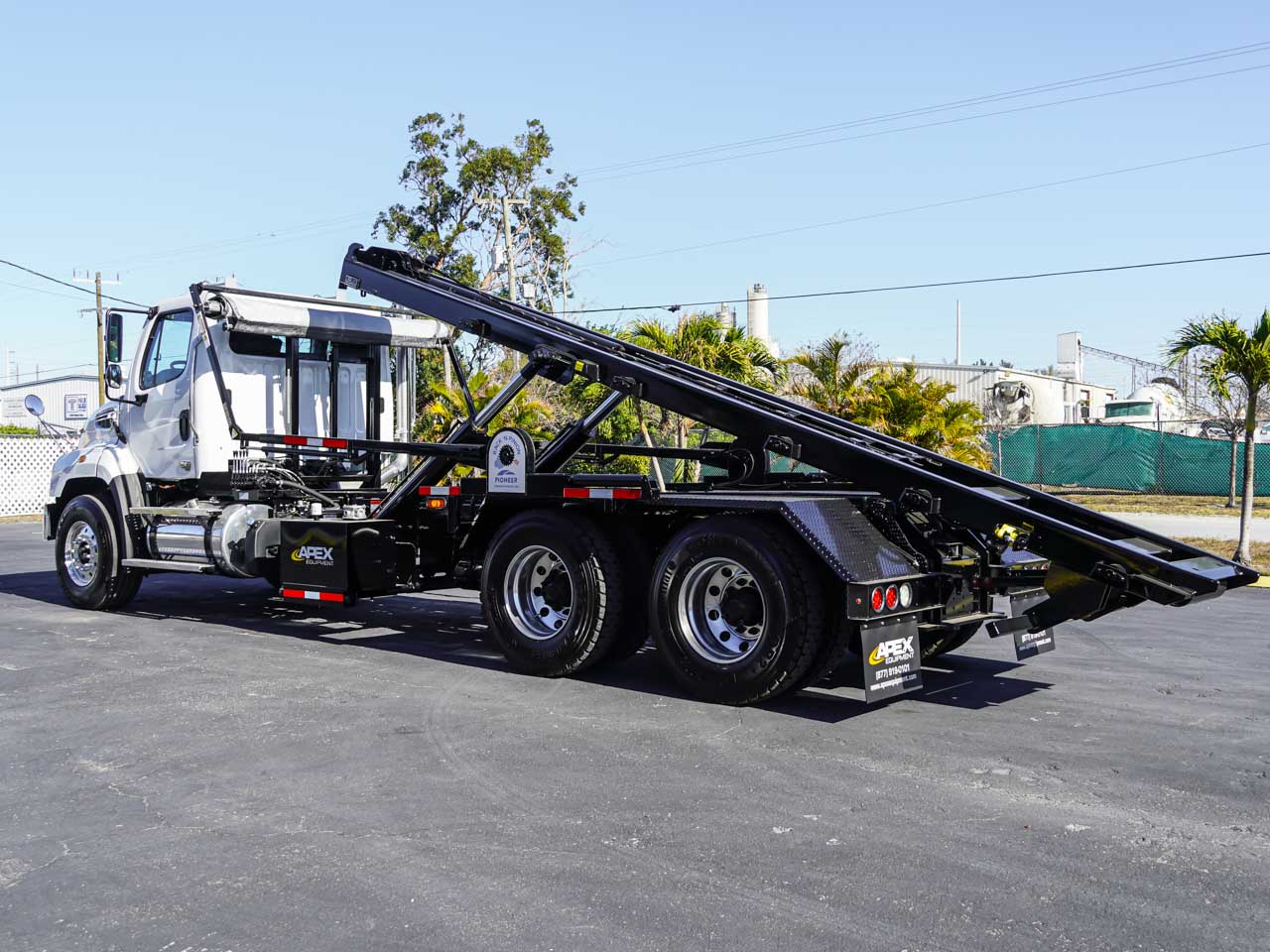 2025 Peterbilt - image 4