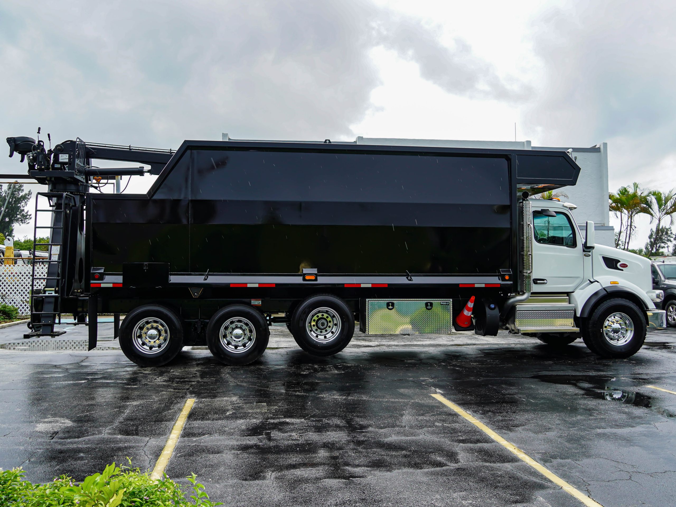 2025 Peterbilt - image 4