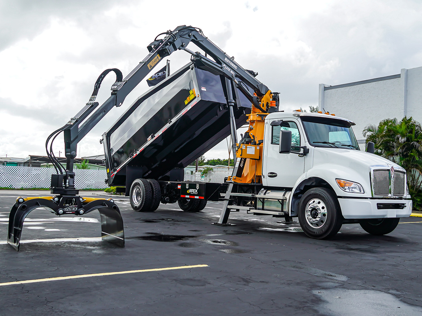 2026 KENWORTH T380 GRAPPLE TRUCK FOR SALE - image 1 of 6